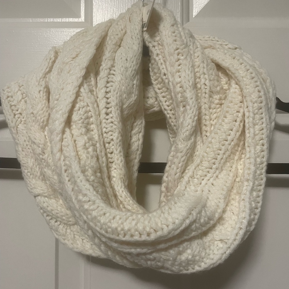 Aeropostale Soft Cream Cable Knit Scarf